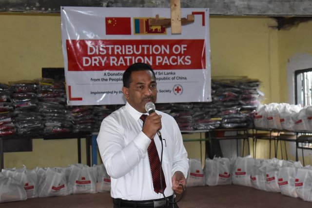මස්කෙළිය සමන්එලිය විද්‍යාලයේ දරුවන්ට පාසල් උපකරණ සහ වියලි ආහාර ද්‍රව්‍ය බෙදා දෙයි